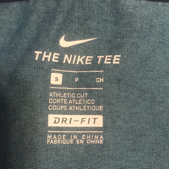 Nike tee - Picture 2 of 2